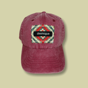 Gorra roja parche DSMG